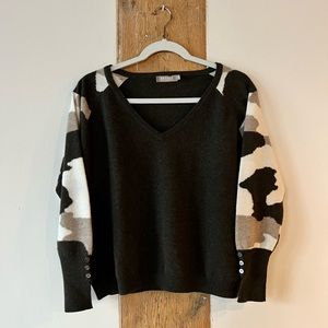Brodie Cashmere V-Neck Sweater - Black and Cream